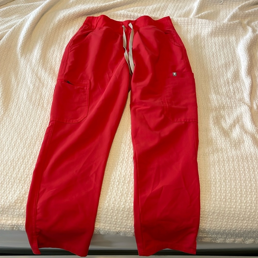 FIGS red scrub pants size Medium petite